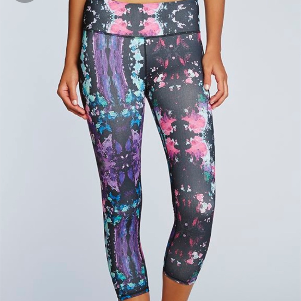 Fabletics Salar Capris - Pink Lava